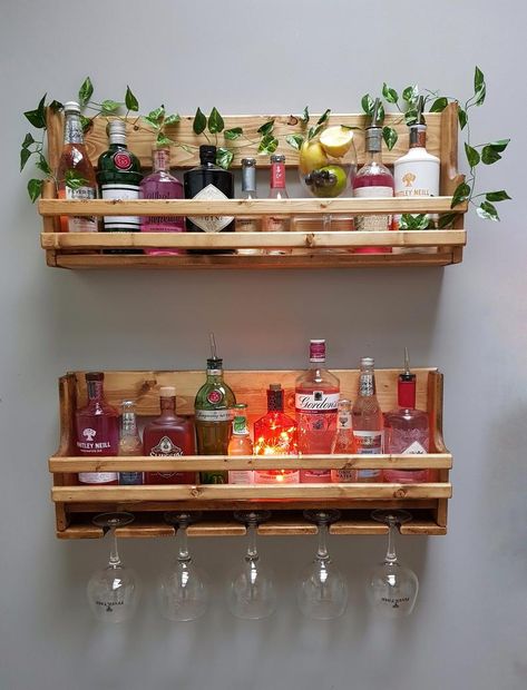 Bottle Shelf, Diy Hanging Shelves, Bar Shelves, Diy Home Bar, Gin Bar, Wood Art Projects, Diy Bar, Garden Bar, Wall Bar