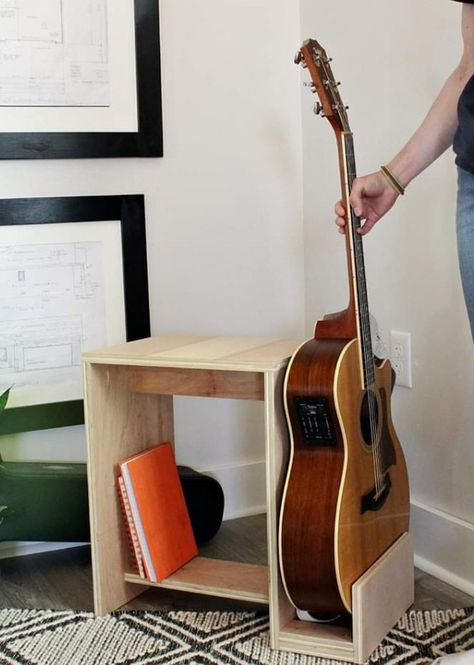 Guitar Stool Diy, Diy Storage Desk, Diy Guitar Stand, Guitar Stool, Scrap Wood Project, Wood Guitar Stand, Instrument Display, Music Space, Music Corner