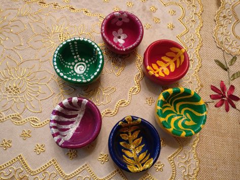 Small Diya Painting, Diya Paintings Acrylic Ideas, Diwali Art And Craft, Diyas Decoration, Diwali Diya Painting, Diy Diyas, Diy For Friends, Rangoli Competition, Diwali Decoration Lights