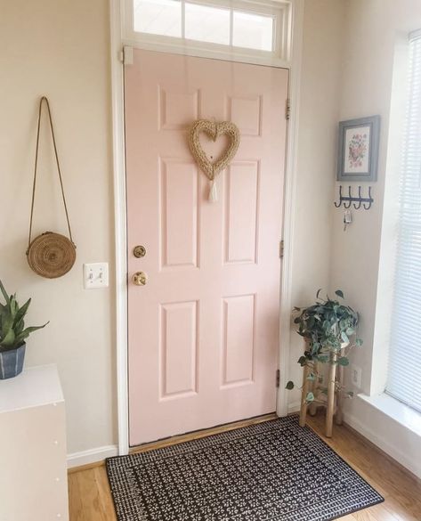 Pale Pink Door, Diy Paint Front Door, Pink Interior Door, Outside Apartment Decor, Pink Doors Interior, Paint Interior Front Door, Painted Front Door Interior, Apartment Door Decor Entrance, Interior Front Door Colors