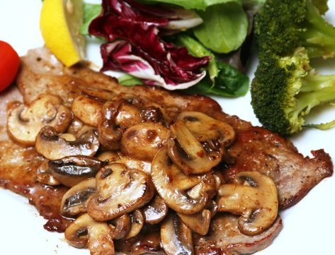 Veal Scallopini Recipes, Veal Cutlet Recipes, Mushroom Marsala Sauce, Veal Marsala, Mushroom Marsala, Marsala Sauce, Marsala Recipe, Veal Recipes, Traditional Italian Dishes