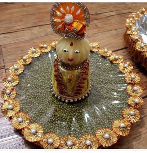 Wedding Gifts Indian, Pista Shell Crafts, Coconut Decoration, Wedding Gift Hampers, Indian Wedding Gifts, Thali Decoration, Wedding Gift Items, Thali Decoration Ideas, Indian Wedding Favors