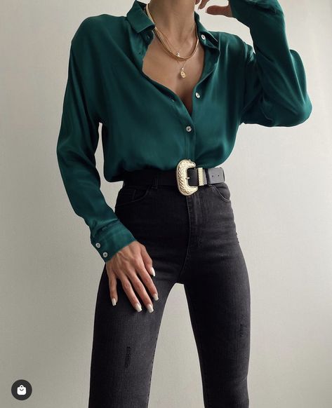 Viridian Green Outfit, Dark Green Satin Shirt Outfit, Dark Green Blouse Outfit, Silky Shirt Outfit, Green Blouse Outfit, Green Shirt Outfits, Semi Casual Outfit, Details Outfit, Dark Green Shirt