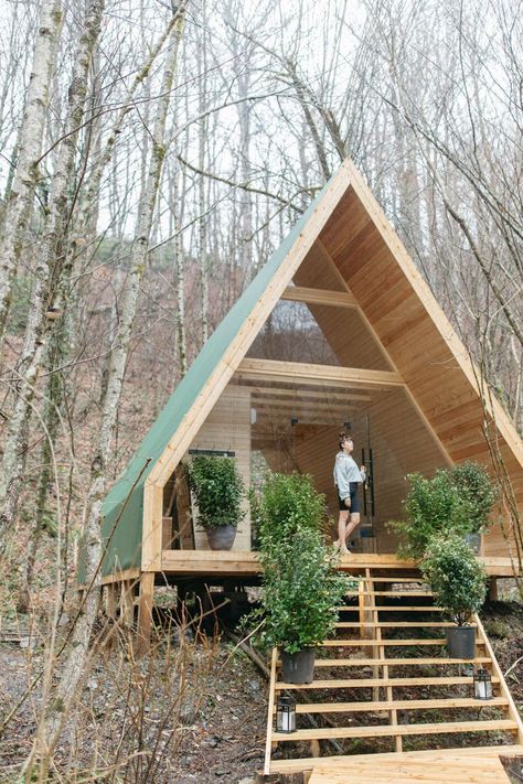 Glamping Pods Cabins, Glamping Architecture, Glamping House, Yurt Home, Glamping Pods, Glamping Cabin, Glamping Ideas, A Frame Tent, Bio Design