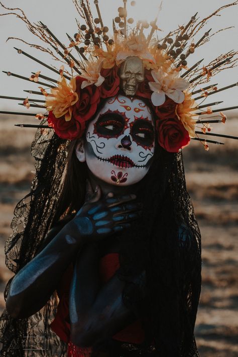 Day Of The Dead Photography, Halloween Photography, Sugar Skulls, Paint Ideas, Dia De Muertos, Day Of The Dead, The Dead, Halloween Makeup, Sugar Skull