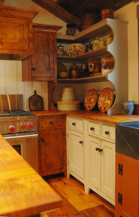 Primitive Kitchen Cabinets, Primitive Country Kitchen, Colonial Kitchens, Unfitted Kitchen, Colonial Kitchen, Creek House, House Elements, American Kitchen, Freestanding Kitchen