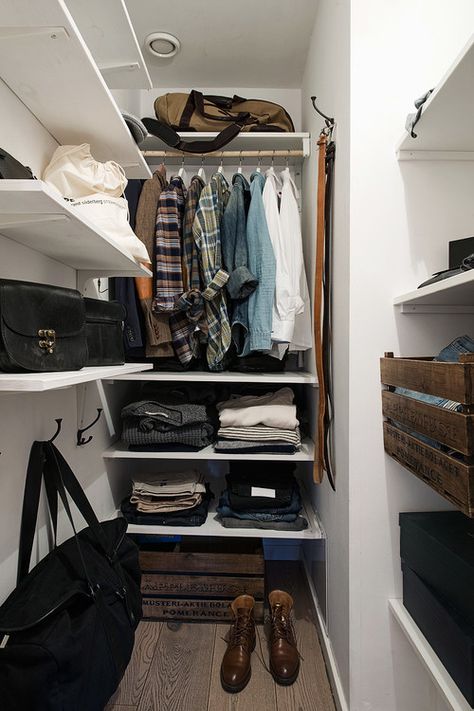 Small Deep Closet, Small Apartment Closet, Small Walk In Closet Organization, Small Closet Design, Narrow Closet, Deep Closet, Small Apartment Bedrooms, Closet Organization Ideas, Walking Closet