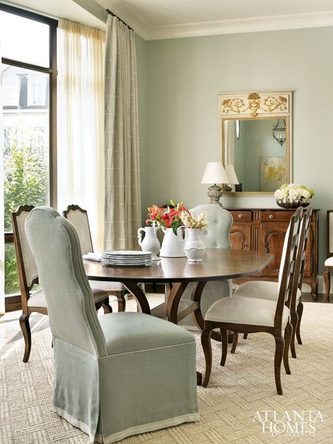 Townhouse Tranquil | Atlanta Homes & Lifestyles Atlanta Breakfast, Atlanta Homes And Lifestyles, Breakfast Rooms, Classic Dining Room, Traditional Dining Rooms, Wall Colour, Elegant Dining Room, Atlanta Homes, Furniture Makeovers