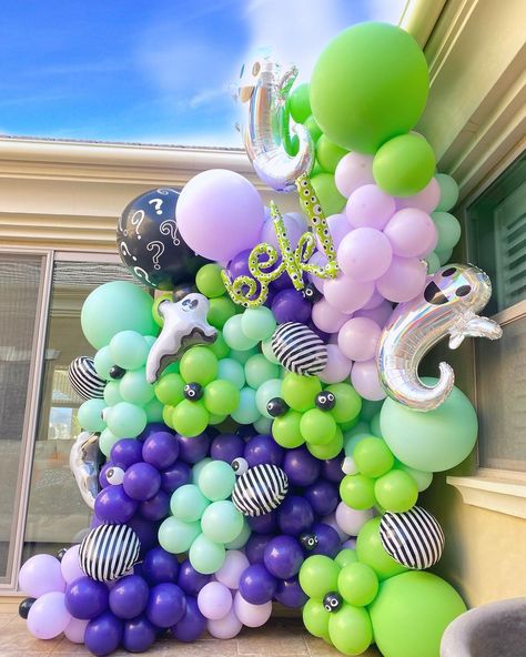 Purple And Green Gender Reveal Ideas, Purple And Green Gender Reveal, Pumpkin Gender Reveal, Halloween Gender Reveal, Green Pumpkin, Halloween Baby, Instagram Baby, Reveal Ideas, Baby Reveal