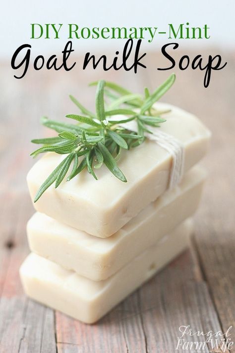 This rosemary-mint goat milk soap is so creamy, and makes your skin so soft! Diy Goat Milk Soap, Goat Milk Soap Recipe, Milk Soap Recipe, Goat Milk Recipes, Diy Soap Bars, Savon Diy, Diy Soap Recipe, Săpunuri Handmade, Soap Making Recipes