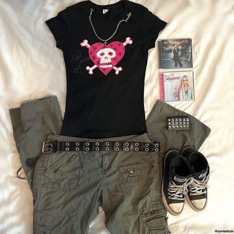 Cute Black Aesthetic Outfit, Punk Cute Outfits, 2000s Avril Lavigne Outfits, 2000s Punk Rock Fashion, Tripp Nyc Aesthetic, Avril Lavigne Bracelets, Cute Thrift Finds, Avril Lavigne Inspired Outfits, Studded Belt Outfit Emo