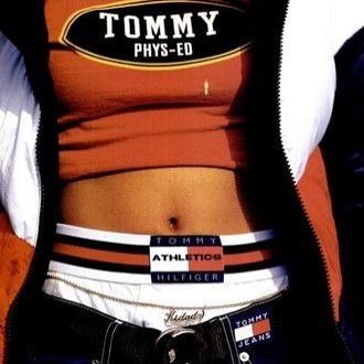 Tommy Hilfiger Aesthetic, Hilfiger Outfits, Everything Is Different, 90s Fashion Outfits Hip Hop, 90s Street Style, Tommy Hilfiger 90s, 90s Fashion Outfits Hip Hop Party, White Flag, Style Aesthetic