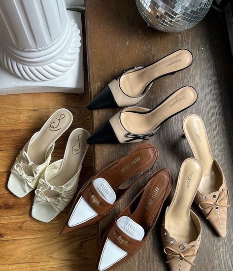 Dr Shoes, Chique Outfits, Devil Wears Prada, Vintage Heels, Heels Classy, Girly Shoes, Shoe Inspo, Aesthetic Shoes, Shoe Closet