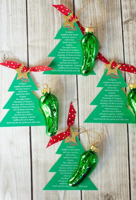 Christmas Pickle Ornament Free Printable - Frog Prince Paperie Christmas Pickle Ornament, Pickle Gifts, Pickle Ornament, Christmas Pickle, Christmas Teaching, Pickle Recipe, Diy Xmas Gifts, Christmas Kindergarten, Frog Prince