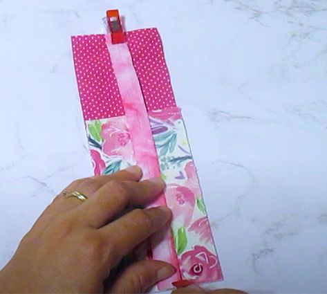 Sewing Project: DIY Notebook Pen Holder https://diyjoy.com/sewing-project-diy-notebook-pen-holder/ Planner Pen Holder Diy, Bible Pen Holder Diy, Diy Journal Pen Holder, Pen Holder Bookmark Pattern, Diy Pen Holder For Planner, Notebook Pencil Holder Diy, Notebook Pen Holder Diy, Fabric Pen Holder Pattern, Pen Holder Bookmark Diy