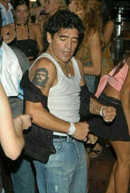 Maradona Aesthetic, Che Guevara Images, Nba Funny, Legendary Pictures, Football Or Soccer, Legends Football, Soccer Event, Football Fashion, Everton Fc