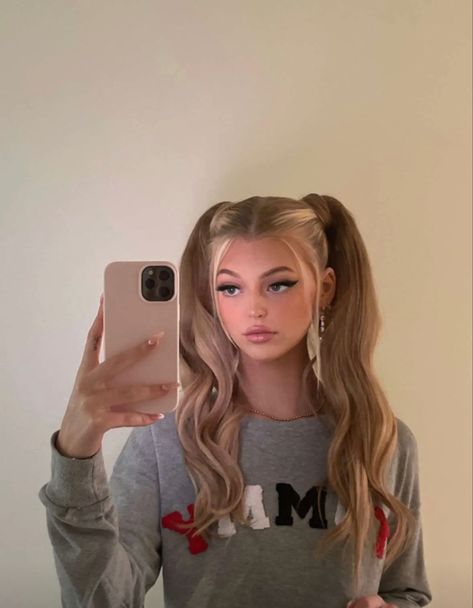 High Pigtails, Preppy Hairstyles, Pigtail Hairstyles, Hairdos For Curly Hair, Loren Gray, Hair Stylist Life, High Ponytails, Baddie Hairstyles, Hairstyles For School