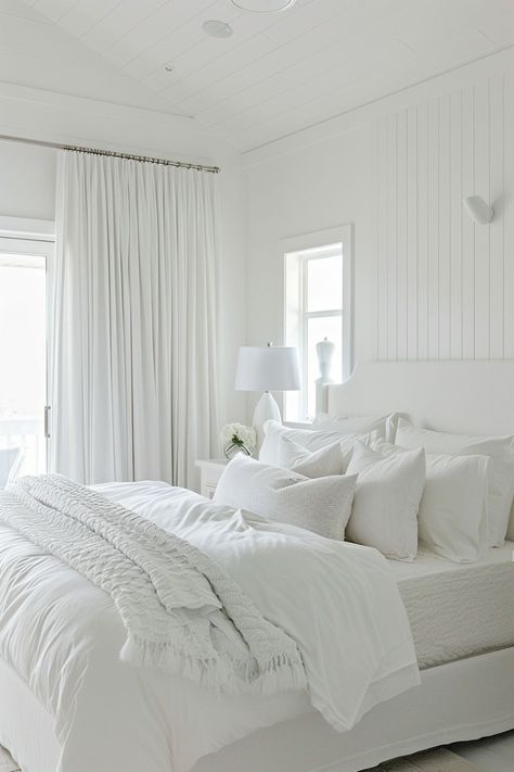 White Cozy Bedroom, Classic White Bedroom, Minimalist White Bedroom, White Bedroom Aesthetic, Modern White Bedroom, White Bedrooms, White Bedroom Ideas, All White Bedroom, All White Room