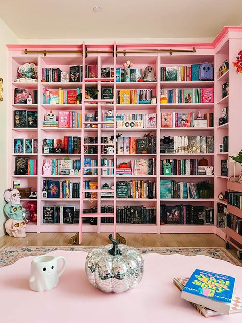 Girly Library, Plant Decor Wall, Book Corner Ideas Bedroom, Diy Home Decor Wall Art, Wall Shelves Ideas, Maximalist Room, Colorful Maximalist, Textile Decor, Cozy Gaming