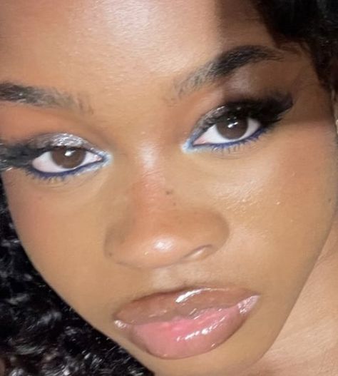 Silver Eyeshadow Looks, Prom Eyeshadow, Navy Blue Makeup, Sweet 16 Makeup, Makeup Looks Prom, Navy Makeup, Prom Makeup Look, Simple Prom Makeup, Prom Makeup For Brown Eyes