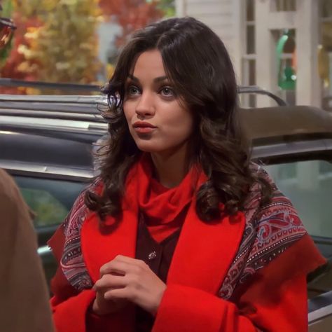 Jackie Burkhart Outfits, Jackie That 70s Show, Mila Kunis Style, Jackie Burkhart, Tv Show Outfits, That 70s Show, Uptown Girl, Mila Kunis, Haircuts For Medium Hair