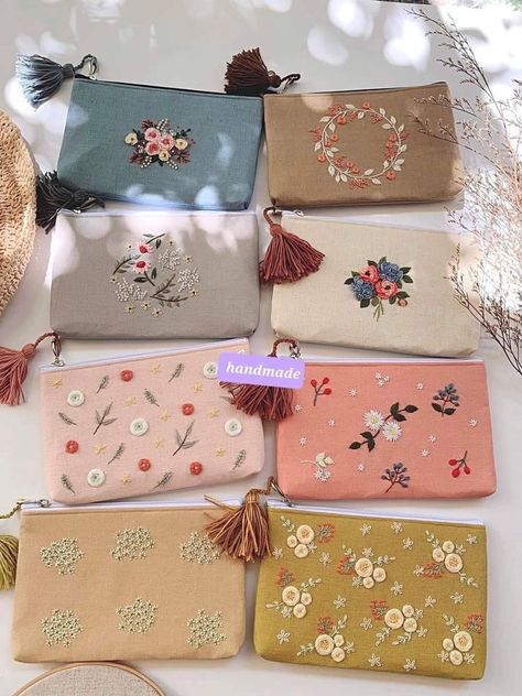 Embroidery Purse, Handmade Fabric Bags, Simple Hand Embroidery Patterns, Diy Embroidery Designs, Diy Embroidery Patterns, Handmade Embroidery Designs, Floral Purse, Embroidered Gifts, Embroidery Stitches Tutorial