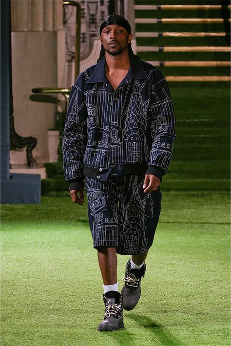 London Fashion Week Runway, Autumn Skin, Black Tracksuit, Spring Denim, Fast Fashion Brands, African Men Fashion, Spring Summer 2024, Big Fashion, Spring 2024