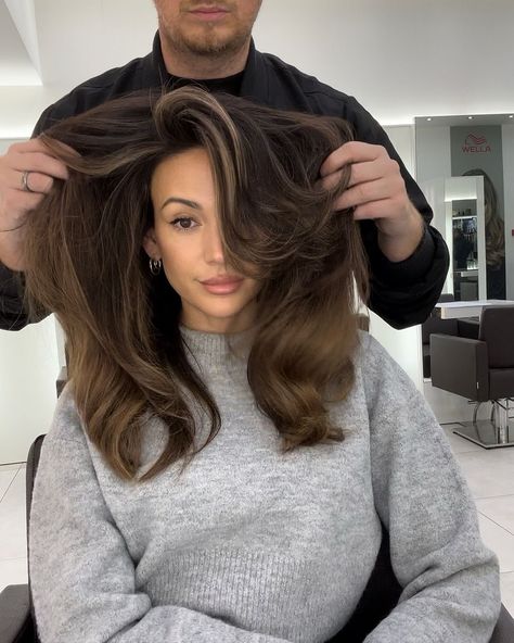 15 Bangs Trends to Inspire You Michelle Keegan Hair, Thick Bangs, Perfect Bangs, Minimalist Street Style, Color Balayage, 2023 Hair, Brunette Hair With Highlights, Michelle Keegan, Hairstyle Look