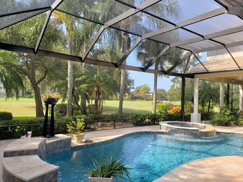 Pool Cage Landscaping Ideas, Florida Pools With Cages, Screen Pool Patio Ideas, Poolside Landscaping, Lanai Decorating, Lanai Ideas, Pool Screen Enclosure, Landscaping Around Pool, Pool Fences