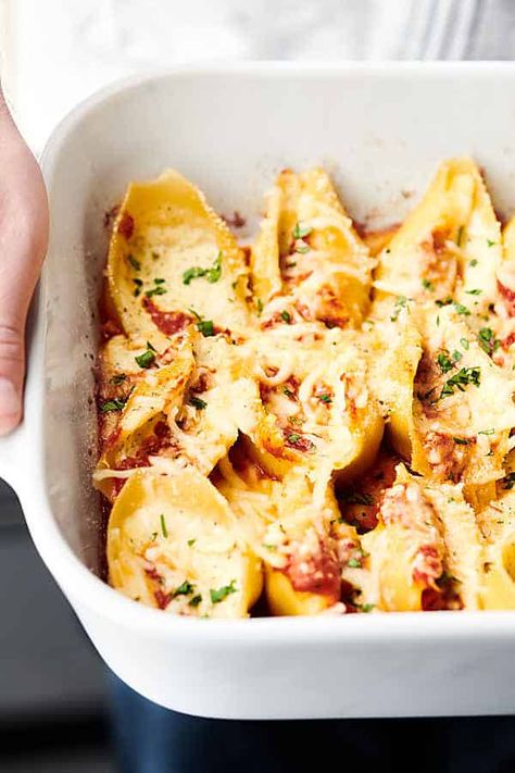 Stuffed Shells - with Cottage Cheese Filling, Vegetarian Dinner! Cheese Dinner Recipes, Stuffed Shells Beef, Cottage Cheese Dinner, Vegetarian Meatloaf, Cottage Cheese Pasta, Chicken Stuffed Shells, Pancakes For Dinner, Cheese Dinner, Easy Cheese Recipes