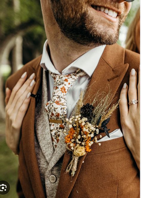 Men Wedding Outfit Brown, Brown Suit Burnt Orange Tie, Groom Autumn Wedding Suit, October Wedding Suits Men, Copper Tuxedo Wedding, Boho Tuxedo Wedding, Mountain Wedding Suit, Farm Wedding Groom Attire, Autumn Wedding Suit