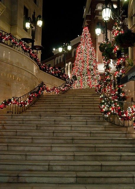 Christmas in Beverly HIlls Rodeo Drive Christmas Moodboard, Christmas In The City, Winter Red, Christmas Beauty, Rodeo Drive, Christmas Travel, Christmas Scenes, Primitive Christmas, Noel Christmas