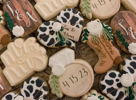 Country Bridal Shower Cookies, Boots And Bubbly Bridal Shower Cookies, Texas Themed Bridal Shower Ideas, Holy Cow Shes Getting Married, Country Western Bridal Shower Ideas, Western Wedding Cookies, Bridal Shower Western, Country Bridal Shower Ideas, Cowgirl Bridal Shower