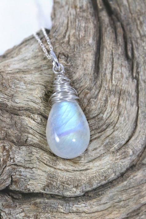 Blue Moo, Bridal Jewlery, Ethereal Jewelry, Bijoux Fil Aluminium, Rainbow Moonstone Necklace, Blue Moonstone, Jewelry Blue, Moonstone Necklace, Wrapped Jewelry