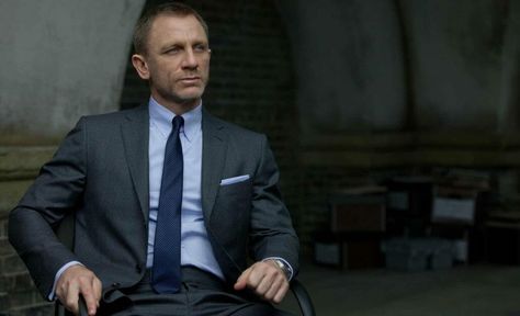 How to Wear Blue & Gray: A Classic Menswear Color Combination — Gentleman's Gazette Grey Suit White Shirt, Daniel Craig Suit, James Bond Suit, Bond Suits, Grey Suit Men, Dark Gray Suit, A Man In A Suit, Charcoal Gray Suit, Charcoal Suit