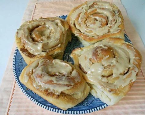 Fluffy Peanut Butter Sweet Rolls on Plate (Big Ones) Peanut Butter Rolls Recipe, Peanut Butter Cinnamon Rolls, Peanut Butter Rolls, Butter Roll Recipe, Sour Cream Scones, Yeast Dough Recipe, Butter Rolls, Peanut Butter Icing, Sweet Roll Recipe