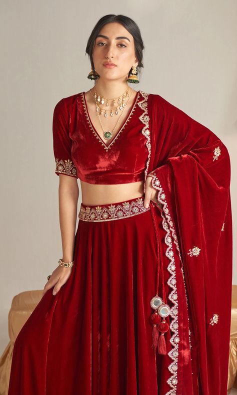 Velvet Half Saree, Red Velvet Gown, Banarasi Dress, Lehenga Inspiration, Indian Dress Up, Simple Lehenga, Latest Bridal Lehenga, Indian Outfits Lehenga, Lehenga Gown