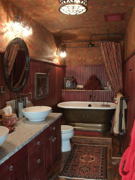 rustic-red-bathroom Western Bathroom Decor, Makeover Kamar Mandi, Romantic Bathrooms, Western Bathroom, Luxurious Bathtubs, Rustic Bathroom Designs, Bad Inspiration, Bathroom Red, Rustic Bathroom Decor