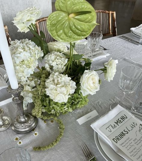 Emerald Gold And White Wedding, Rectangle Table Wedding Layout, Blue Green And White Wedding, Green And White Wedding Decor, Green Hydrangea Wedding, Chartreuse Wedding, White Wedding Table Decor, Dinner Outing, Plant Centerpieces