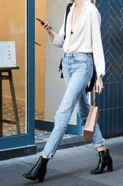 The utilitarian style and high block heel deliver a chic spin on the military trend that's hot, hot, hot right now. Los Angeles Street Style, Sequins Top Outfit, Best Ankle Boots, Military Trends, Carrie Bradshaw Outfits, Fashion 2000s, Utilitarian Style, Ibiza Outfits, Italy Outfits