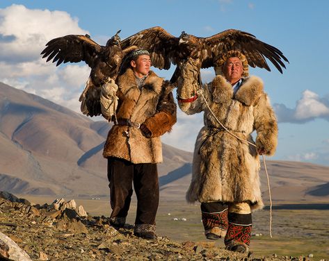 Mongolia Photography, Nomadic Culture, Eagle Hunter, Eagle Hunting, Altai Mountains, Local Photography, Chara Design, Nomadic People, Adventure Photos