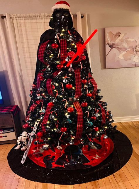 Geek Christmas Decorations, Darth Vader Christmas Tree, Star Wars Christmas Decorations, Decoracion Star Wars, Star Wars Christmas Tree, Nerd Christmas, Darth Vader Christmas, Nerdy Christmas, Geek Christmas