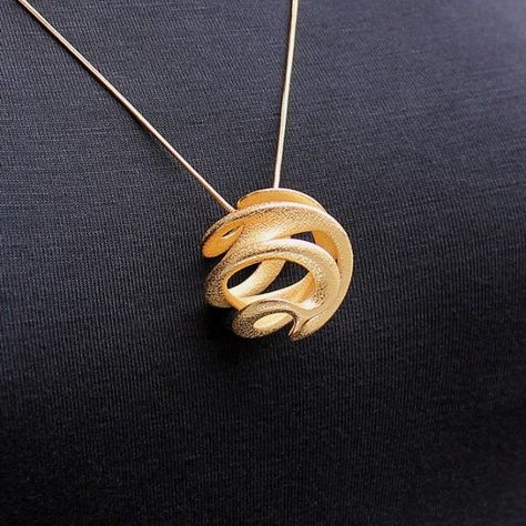 3d printed gold plated pendant 3d Jewelry, 3d Printed Jewelry, Jewelry Design Drawing, Metal Clay Jewelry, Gold Armband, Silver Jewelry Design, Printed Jewelry, 3d Metal, Exclusive Jewelry