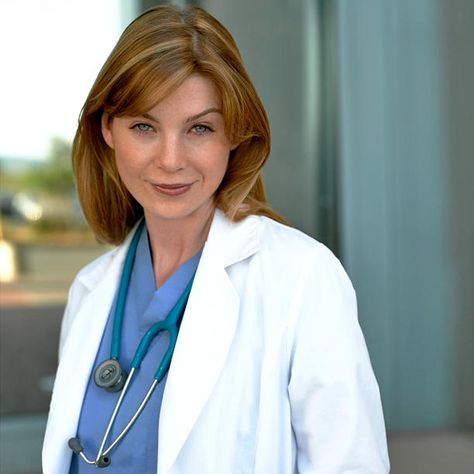 Follow the evolution of Meredith Grey over the years - and don't forgot to watch this season. Meredith Grey Hair, Preston Burke, Greys Anatomy Season 1, Richard Webber, Isaiah Washington, Miranda Bailey, Izzie Stevens, Marcia Cross, Meredith And Derek