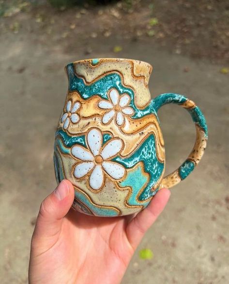 Cup Glaze Ideas, Pottery Mug Inspiration, Pottery Glaze Designs, Antique Mug, Mug Ideas Ceramics, Speckled Buff Pottery, Pottery Slip Decoration, Mug Ceramic Ideas, Ceramic Carving Designs