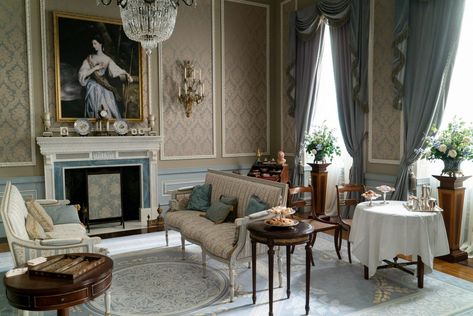 Regency Interior, Drapery Treatments, Regency Decor, Georgian Mansion, Glamour Uk, Casa Vintage, Regency Era, Design Del Prodotto, A Living Room