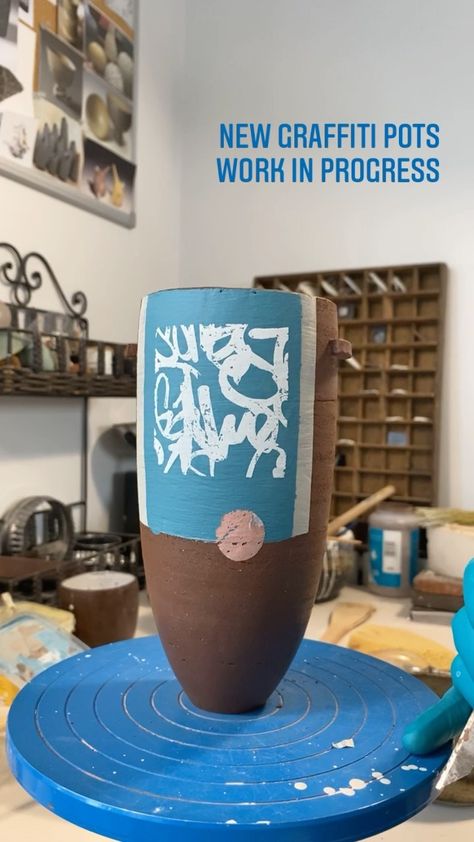 Graffiti Ceramics, Pop Art Ceramics, Colourful Pottery, Pottery Slip, Colorful Pottery, Clay Designs, Clay Inspo, Pottery Videos, Ceramics Inspiration