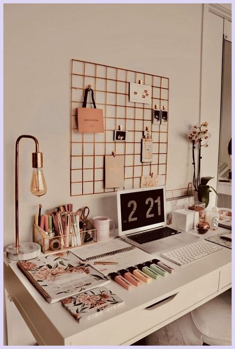 Aesthetic Work Desk Ideas, Desks Decoration Ideas, Work Desk Astethic, Office Desk Aesthetic Woman, Asethic Desk, Work Desk Aesthetic Office, Work Desk Organization Ideas, Aesthetic Desk Set Up, Aestetich Room Ideas