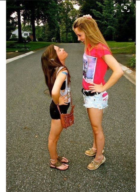 Tall Friends, Tall And Short, Love My Best Friend, Best Friend Photography, Best Friend Poses, Foto Tips, Best Friend Photos, Bff Goals, Bff Pictures