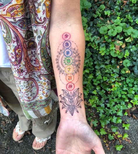 Chakra Tattoo, Hippie Tattoo, Boho Tattoos, Inspiration Tattoos, Tattoos Geometric, Dope Tattoos For Women, Spiritual Tattoos, Phoenix Tattoo, Arm Tattoos For Women